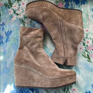 Pedro Garcia Urbana Wedge Suede Boots - 38.5 Taupe